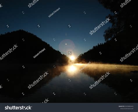 Sunrise Ranu Kumbolo Mount Semeru Indonesia Stock Photo 2029083443 ...