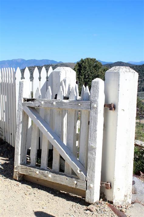 838 White Picket Fence Gate Photos - Free & Royalty-Free Stock Photos ...