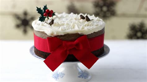 How to ice a Christmas cake the easy way - BBC Food