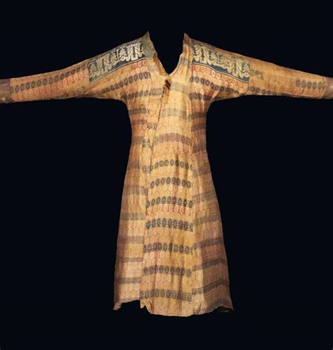 A Seljuk Silk Robe Iran Or Central Asia 11th12th Century Clothes