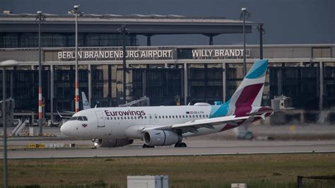 Chaos Durch Eurowings Streik Am Ber Fast Alle Fl Ge Der Lufthansa