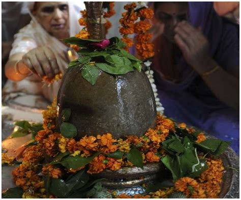 Shivling Puja शिवलिंग के जलाअभिषेक से मिलते हैं अद्भुत परिणाम बस जल