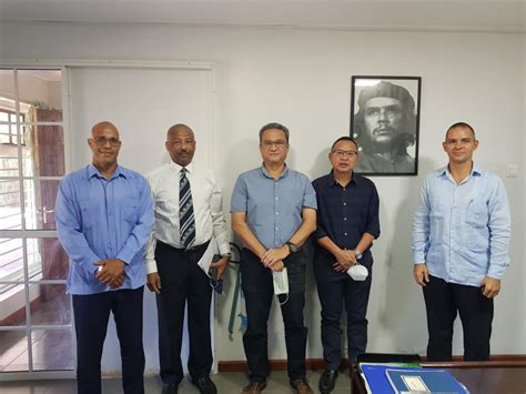 Embajador De Cuba En Suriname Sostiene Reuni N Con Directivos Del Banco