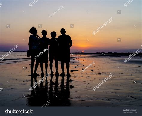 Family Beach Sunset Silhouette Stock Photo 141365485 | Shutterstock