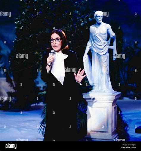 Nana Mouskouri Weltweit Erfolgreiche Griechische S Ngerin Im Bild Tv