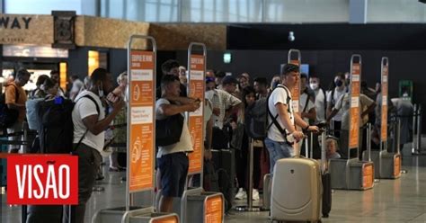 Visão Greve dos tripulantes da easyJet cancelou 220 voos