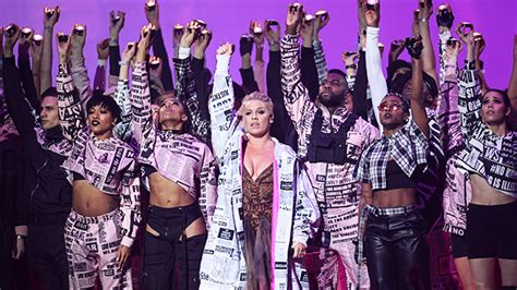 Pink’s Beautiful Trauma Tour 2019 Concert Review Hollywood Life