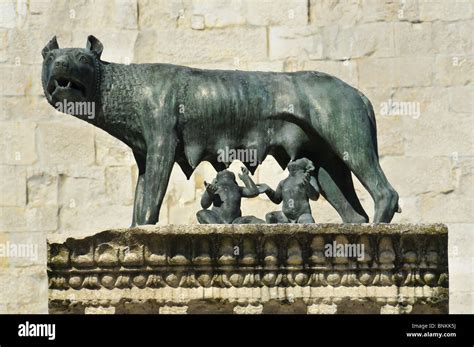 Romulus And Remus Statue Hi Res Stock Photography And Images Alamy