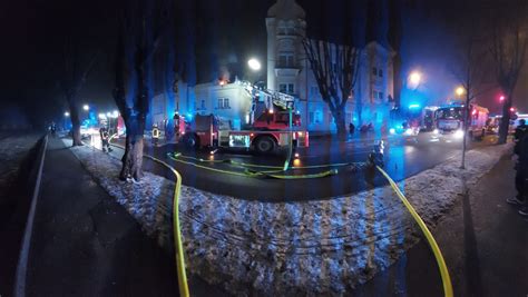 St Pöltner Feuerwehren retten 4 Personen aus Wohnhaus 1 Person