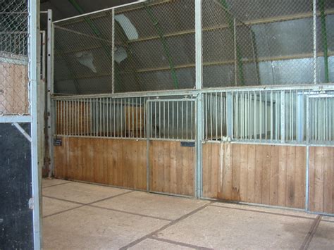 Arnhem Zoo 2004 - Stables in the Safari area - ZooChat