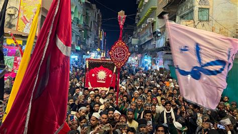 Khwaja Garib Nawaz Ki Dargah Me Pesh Hua Chandi Ka Panjtani Har Or Alam