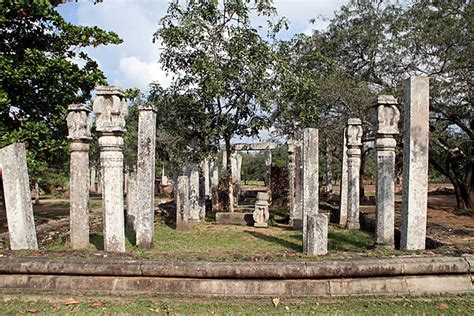 The Stupas of Anuradhapura – Sri Lanka For 91 Days