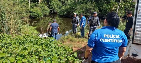 Corpo degolado e enrolado em lona é achado boiando em igarapé