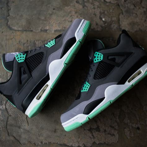 Jordan 4 Green Glow » Petagadget