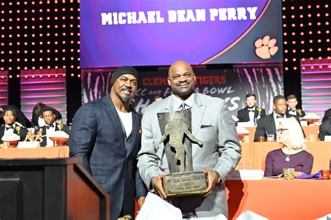 Brian Dawkins Lifetime Achievement Award – Clemson Tigers Official ...