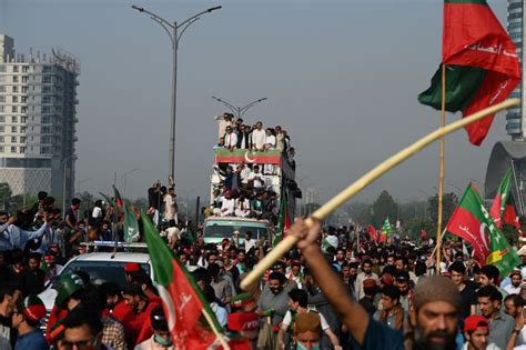 اسلام آباد میں لانگ مارچ عمران خان کے خلاف توہین عدالت کی درخواست سماعت کے لیے مقرر Urdu News