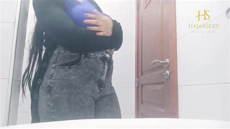 سخنت على راجل صاحبتي ف قهوة دخلت لحمام كفت حتى جبتو عليه Free Porn