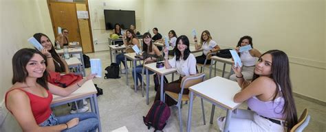 Primo Giorno Di Scuola A Palermo Tutti In Classe Senza Le Mascherine