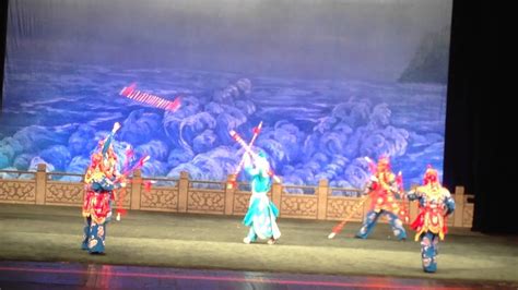 Пекинская опера "Легенда о белой змее" Мэя Ланьфана - YouTube