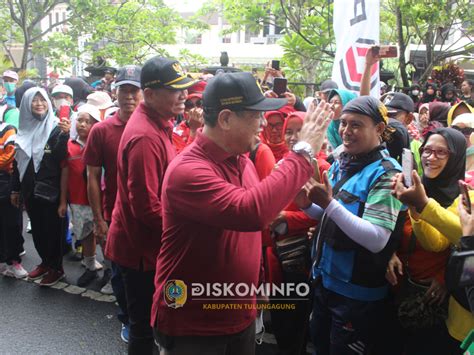 JALAN SEHAT DAN SENAM MASSAL DALAM RANGKA PERINGATAN HARI KOPERASI