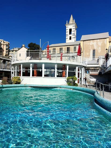 Stabilimento Balneare Con Piscina E Servizio Bar Ristorante Genova