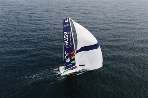 Voile Route du Rhum après avoir percuté des rochers un skipper