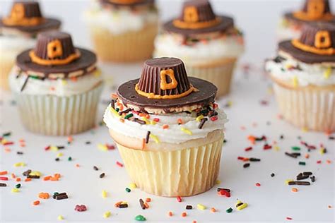 Pilgrim Hat Thanksgiving Cupcakes - Taste and Tell