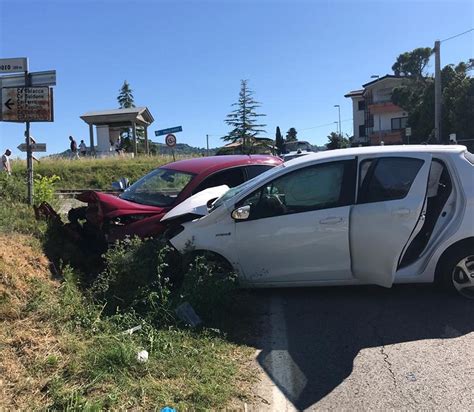 Schianto Frontale Fra Due Auto Gravi Mamma E Figlia Di Tre Anni