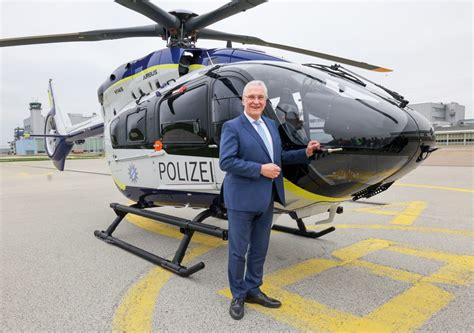 ersten von acht Hubschraubern H145 an Bayerische Polizei übergeben