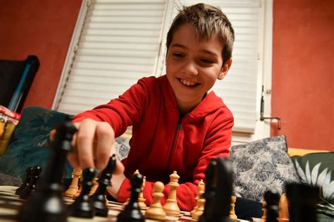 Les rêves d échecs de Marc Llari neuf ans et déjà champion du monde