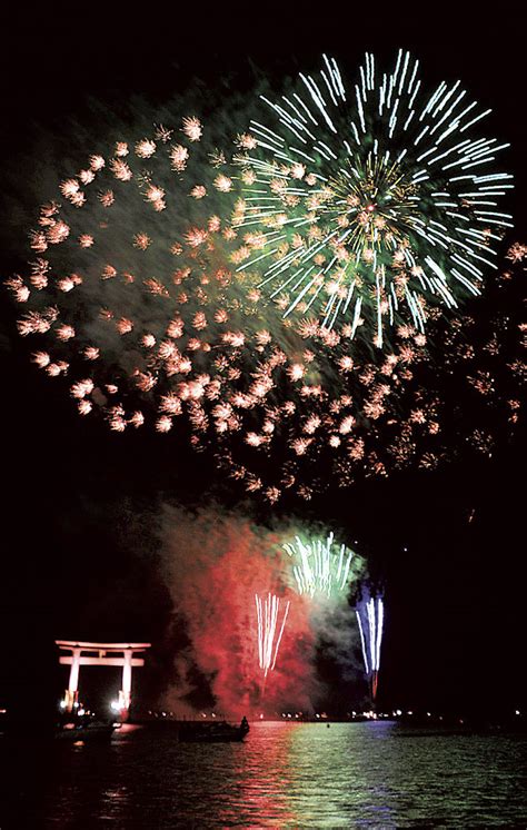 弁天島花火 夏の夜空彩る1000発 「赤い鳥居」50周年 浜松｜あなたの静岡新聞