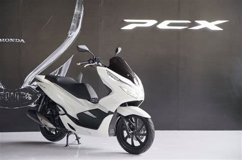 Honda Pcx Lokal Resmi Hadir Di Indonesia Ada Versi Cbs Dan Abs