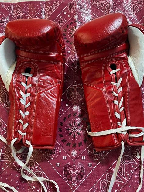 Cleto Reyes Traditional Pro Fight Boxing Gloves Sports Equipment