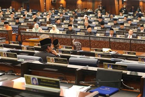 Bn And Pas Mps Stage Brief Walkout At Malaysian Parliament Latest