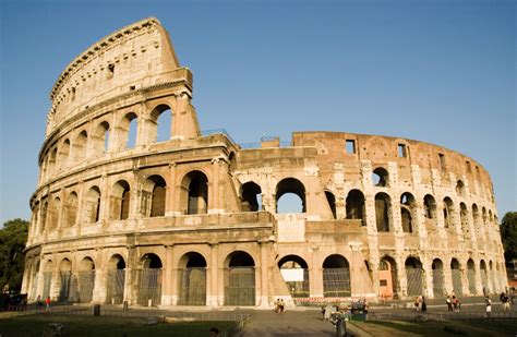 Travel Usher: Colosseum Rome Biggest Amphitheatre