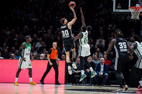 La Virtus Bologna Assapora L Impresa Ma Cade Ancora In Eurolega Contro