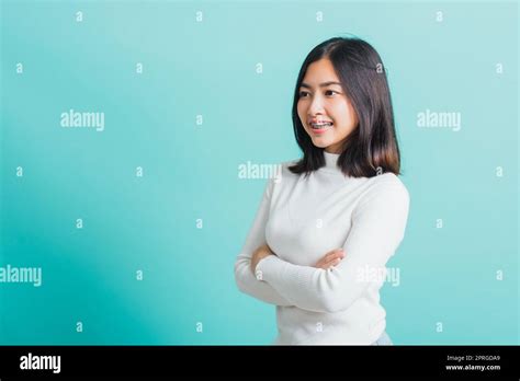 Woman Crossed Arms Hi Res Stock Photography And Images Alamy