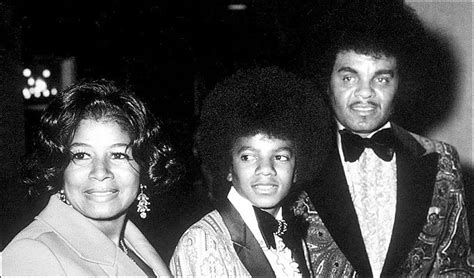 Michael with his mother and father in 1972! - Michael Jackson Photo ...