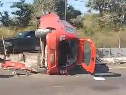 Vuelca Auto En La Carretera Xalapa Veracruz