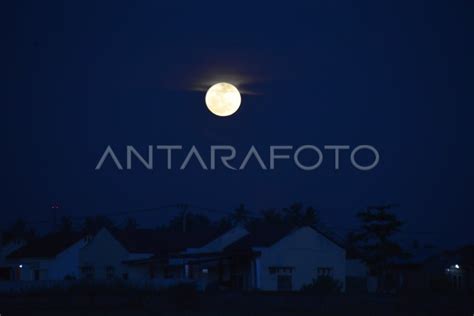 Fenomena Supermoon Di Aceh Antara Foto