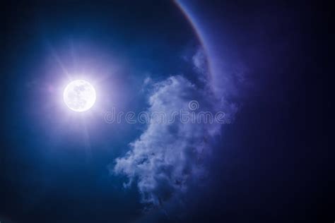 Moon Halo Phenomenon. Nighttime Sky and Bright Full Moon with Sh Stock Photo - Image of ...