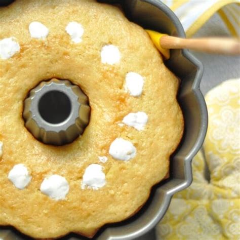 Giant Twinkie Bundt Cake Mighty Mrs Super Easy Recipes