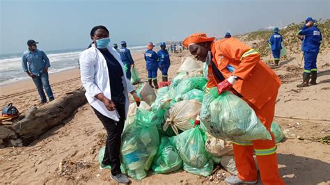 Ethekwini Mayor Gets His Hands Dirty In City Clean Up Campaign