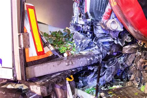 Unfall auf A5 bei Gießen Vollsperrung nach tödlichem Lastwagen Crash