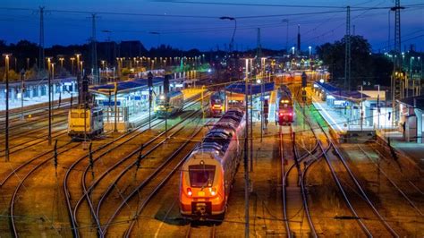 GDL kündigt Wellenstreiks an Personenverkehr der Bahn ab Donnerstag