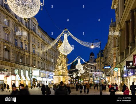 Downtown pedestrian Graben with lights for Christmas, Austria, Wien, 01 ...