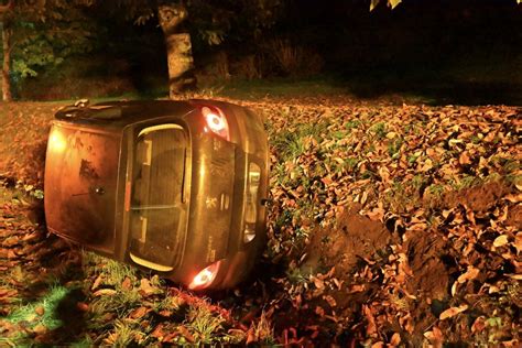 Montcenis Une Voiture Glisse Et Se Retrouve Sur Le Flanc Creusot Infos