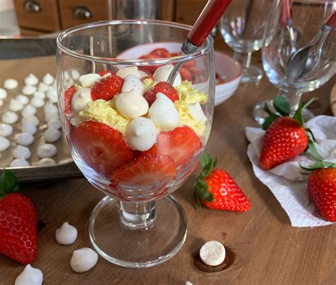 Quark Vanille Creme Mit Frischen Erdbeeren Mit Schuss Rezepte Suchen