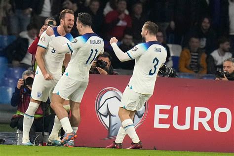 Italia Inglaterra Harry Kane Se Convierte En Leyenda Y Colabora En