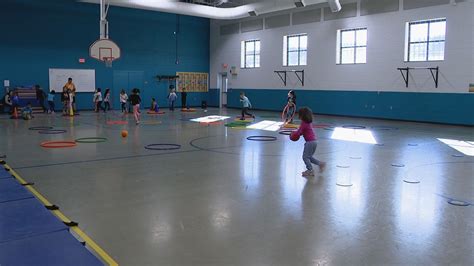 Averys Creek Elementary Staff Students Celebrate End Of Construction